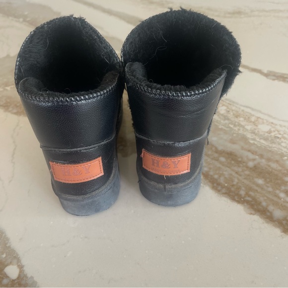 Black Short Leather Warm Booties Size 5 - Picture 4 of 5